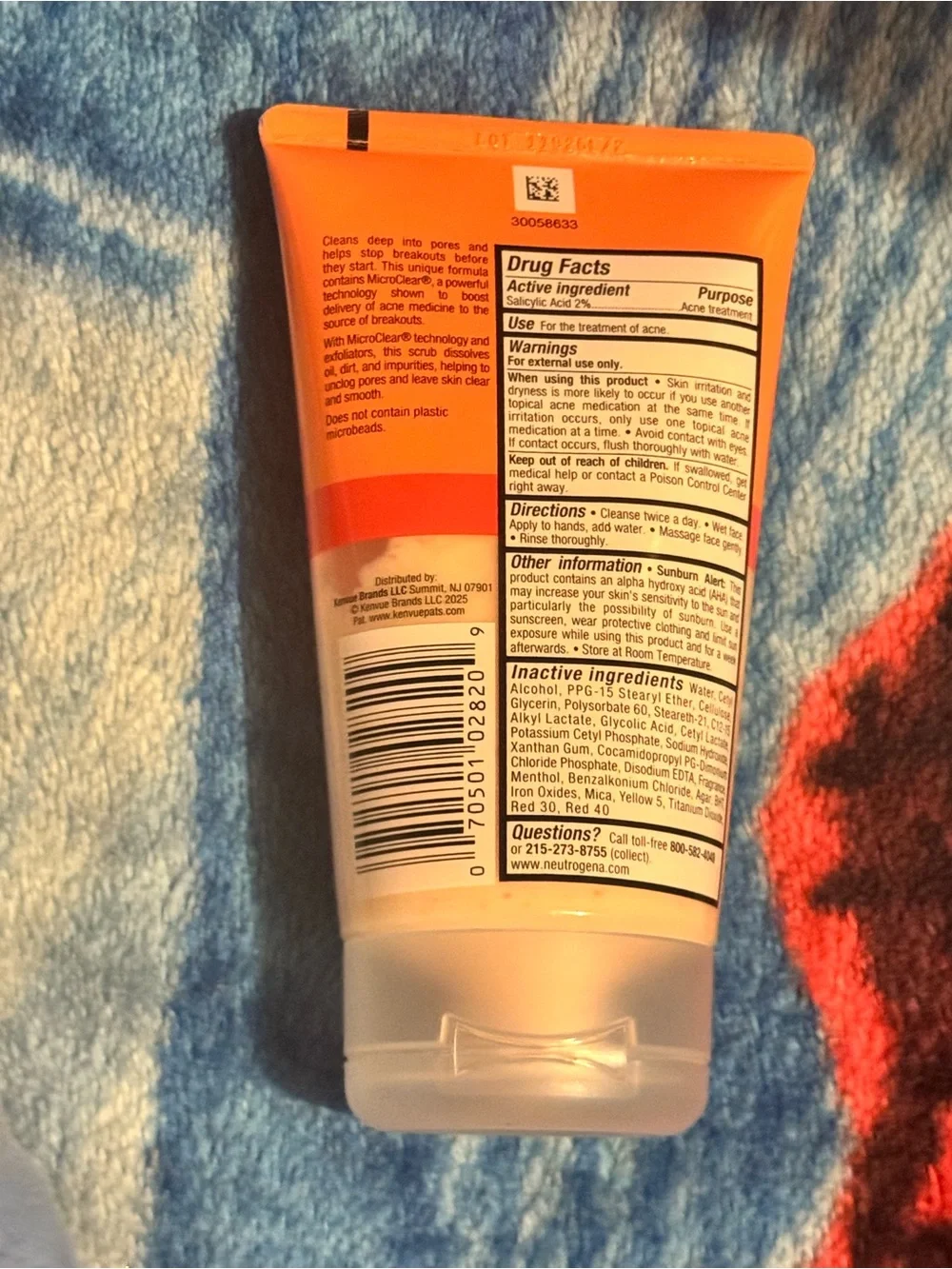 Neutrogena Orange and White Oil-Free Acne Wash Daily Scrub
